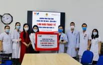 Trao tặng khẩu trang và máy ozone phòng chống dịch COVID-19