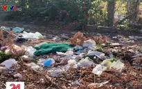 Rác thải chất đống tại khu cách ly ký túc xá ĐH Quốc gia TP.HCM