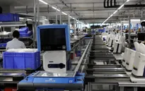 Nhà máy tại Trung Quốc “chạy đua” sản xuất máy trợ thở