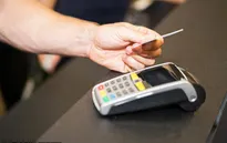 Người dân Australia được khuyến khích không sử dụng tiền mặt để tránh lây lan COVID-19
