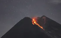 Núi lửa Merapi tại Indonesia phun trào
