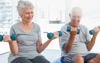 Làm sao để tăng đề kháng, bảo vệ sức khỏe cho người cao tuổi