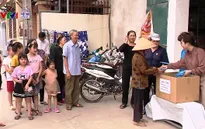 Tự may 40.000 khẩu trang dành tặng xóm làng