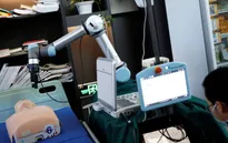 Cánh tay robot tham gia cuộc chiến chống COVID-19