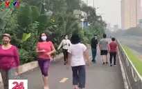 Nhiều người chủ quan đổ ra đường bất chấp lệnh giãn cách xã hội