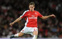 "Tôi có 10 năm ở Arsenal, nhưng HLV Wenger chẳng cho tôi lời từ biệt"