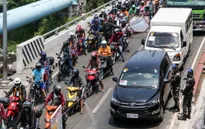 Tổng thống Philippines cảnh báo thiết quân luật nếu người dân không tuân thủ giãn cách xã hội