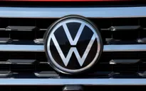 Doanh số bán ô tô toàn cầu của Volkswagen giảm gần 40% trong tháng 3