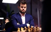 Vòng 4 Giải cờ vua trực tuyến Magnus Carlsen: Bất ngờ Hikaru Nakamura, Magnus Carlsen vẫn dẫn đầu