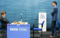 Vòng 5 Giải cờ vua Magnus Carlsen Invitational: "Vua cờ" để thua Anish Giri