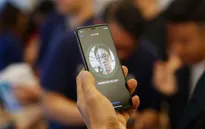 Apple giúp người dùng iPhone dể dàng mở khóa Face ID khi đeo khẩu trang