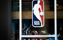 Tất cả các cầu thủ NBA sẽ giảm 25% lương từ 15/5