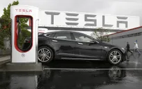 Bức xúc vì lệnh phong toả, Tesla kiện bang California