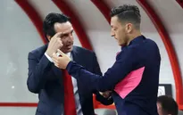 Unai Emery: "Ozil nên tự nhìn lại bản thân mình"