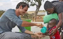 Ấn tượng với số tiền Roger Federer đã làm từ thiện chỉ trong năm 2020
