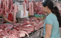 Thịt lợn “đội giá” đến 43% sau các khâu trung gian