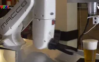 Robot chuyên... rót bia tại Tây Ban Nha