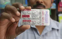 CẢNH BÁO: Thuốc sốt rét Hydroxychloroquine tăng nguy cơ tử vong ở bệnh nhân COVID-19