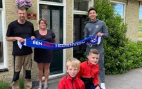 Văn Hậu bất ngờ xuất hiện trước cửa nhà khiến fan Heerenveen cảm kích