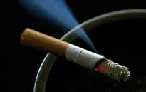 Anh: Nhiều người bỏ thuốc lá vì lo sợ COVID-19