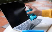 Người Mỹ rửa thức ăn, xịt lên người thuốc tẩy để tiêu diệt virus SARS-CoV-2