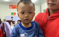 "Bác sĩ nói con tôi phải mổ gấp"