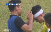 VIDEO: Va chạm với Tiến Linh, Quang Hải gặp chấn thương chảy máu đầu