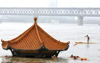Lũ lụt lịch sử, nước ngập đến nóc nhà ở miền Đông, Trung Quốc
