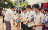 Cựu “học sinh cá biệt” Xuân Nghị trao 63 suất học bổng tại trường cũ