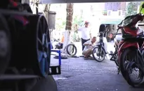 Cặp lá yêu thương: Anh sửa xe gà trống nuôi 4 con nhỏ