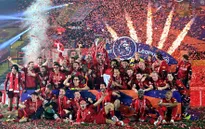ẢNH: Lễ ăn mừng chức vô địch Ngoại hạng Anh rực rỡ của Liverpool