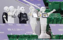 Đội bóng chày Nhật Bản dùng robot thay cho CĐV