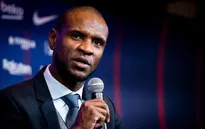 Barcelona sa thải giám đốc thể thao Eric Abidal