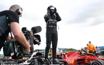 Đua xe F1: Nổ lốp ở vòng đua cuối, Lewis Hamilton vẫn về nhất tại Silverstone