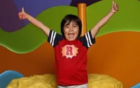 Ngôi sao YouTube nhí làm video về phòng chống COVID-19