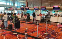 Hơn 240 công dân Việt Nam từ Singapore về nước an toàn