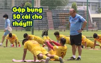 Tiền vệ Hồng Sơn bị thầy Park phạt gập bụng