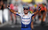 Julian Alaphilippe tiếp tục giữ áo vàng sau chặng 3 Tour de France