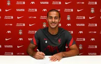 Liverpool chính thức ký hợp đồng với Thiago Alcantara