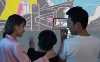 Mô phỏng trò chơi chiếu bóng của bố mẹ 7x, 8x, "Sách chiếu bóng thần kỳ" giúp trẻ quên nỗi sợ bóng tối