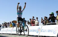Tay đua Alexey Lutsenko về nhất chặng 6 Tour de France