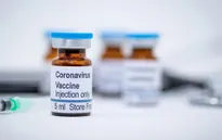 Không nên kỳ vọng vào việc phổ biến vaccine ngừa COVID-19