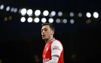 Arsenal đạt thỏa thuận chấm dứt hợp đồng với Mesut Ozil