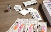 Mỹ xem xét giảm nửa liều vaccine để tiêm cho nhiều người hơn