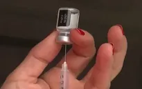 Pháp khắc phục tình trạng ngại tiêm vaccine COVID-19 bằng cách nào?