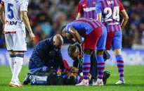 Aguero đỗ gục trên sân, nhập viện khẩn cấp