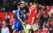 Townsend thuyết phục 4 lần mới được Ronaldo cho áo đấu