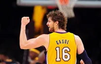 Los Angeles Lakers tôn vinh Pau Gasol