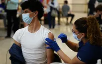 Moderna xin cấp phép vaccine ngừa COVID-19 cho trẻ từ 6 - 11 tuổi ở EU
