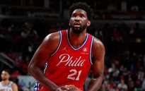 Trung phong Joel Embiid nhiễm COVID-19